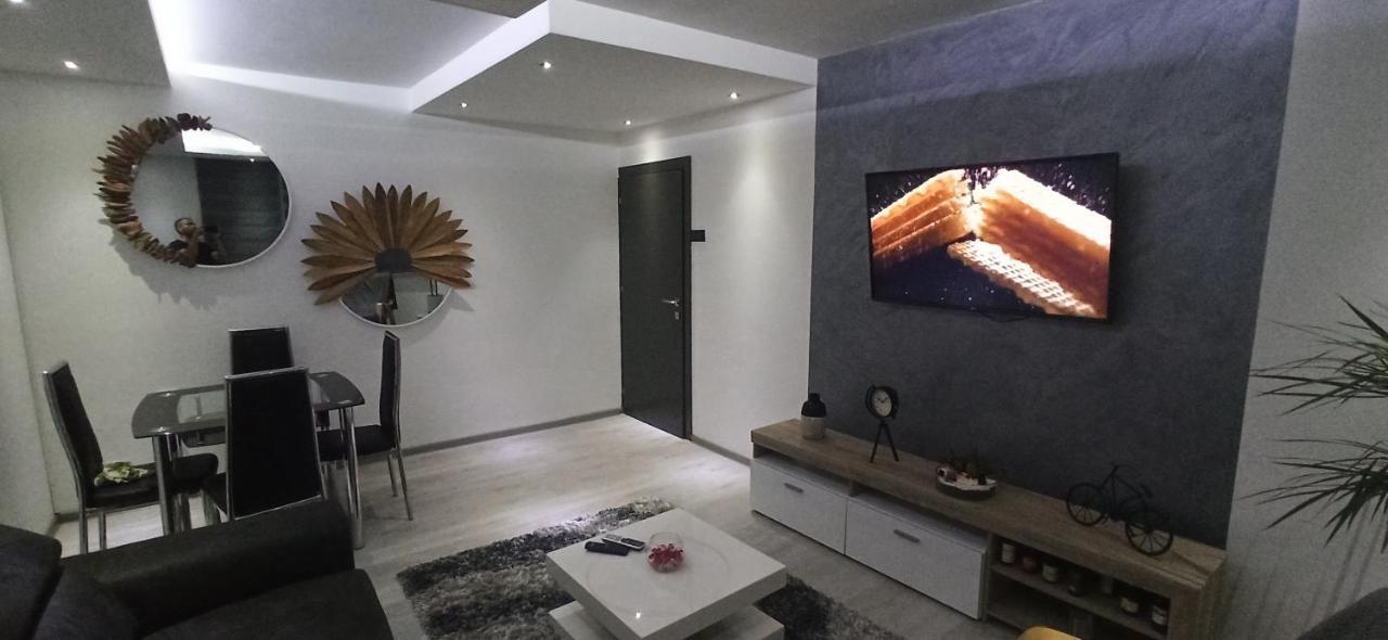 Ni Lux Apartment 7, Parking מראה חיצוני תמונה