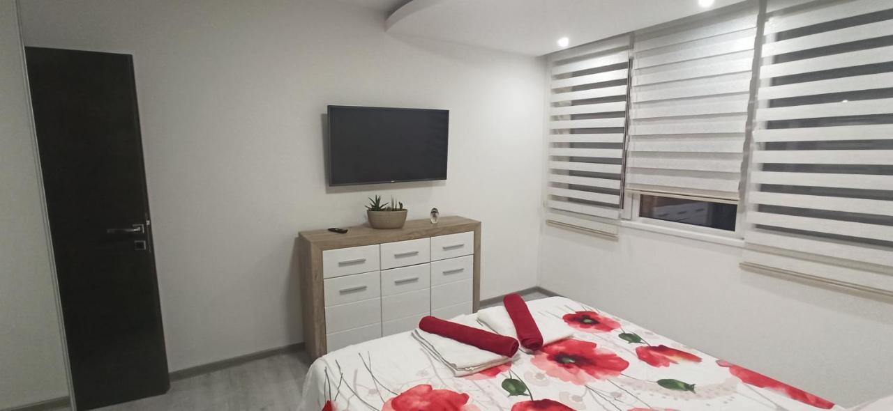 Ni Lux Apartment 7, Parking מראה חיצוני תמונה
