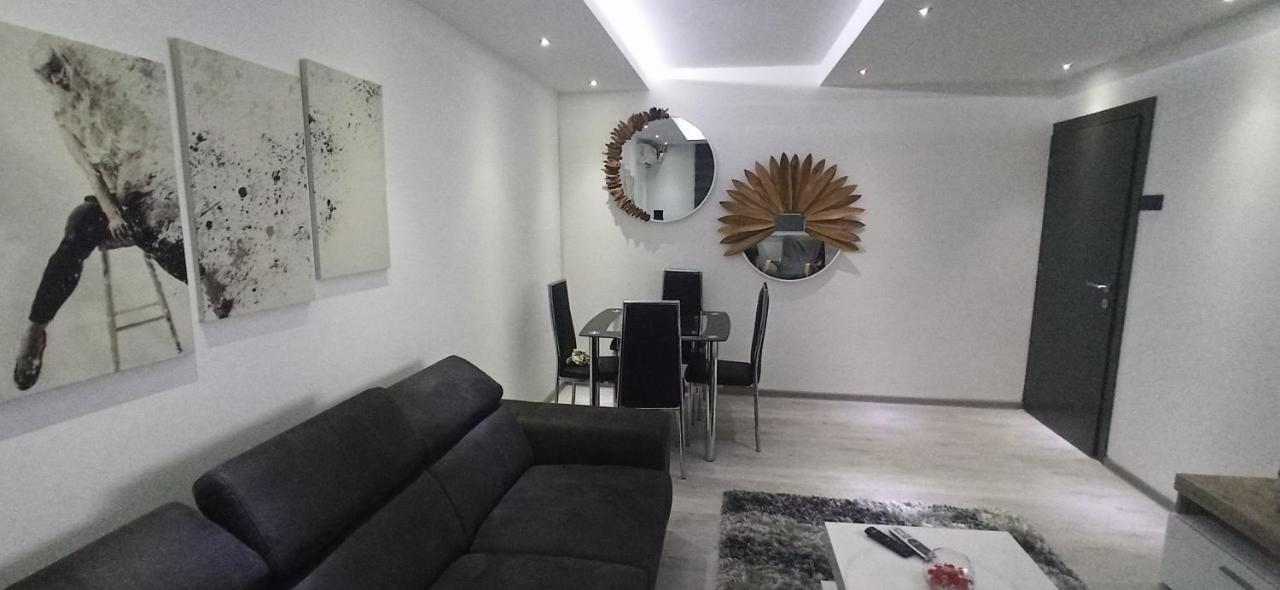 Ni Lux Apartment 7, Parking מראה חיצוני תמונה