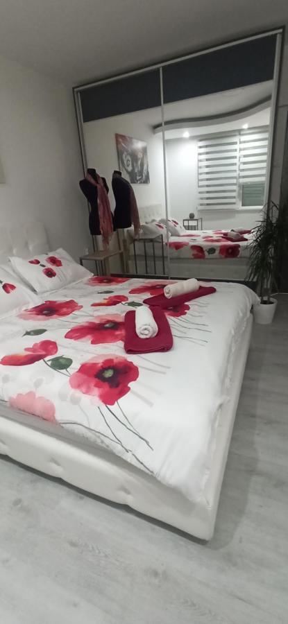 Ni Lux Apartment 7, Parking מראה חיצוני תמונה