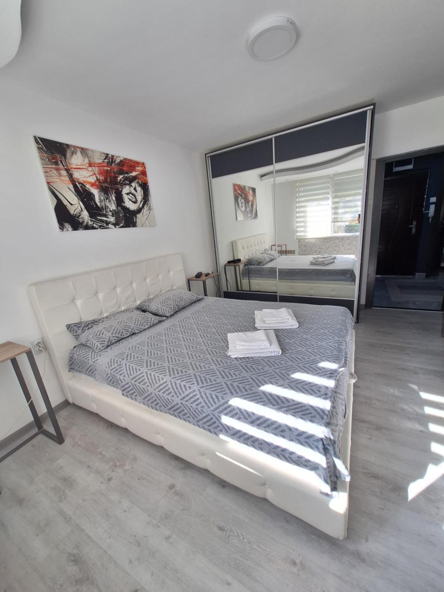Ni Lux Apartment 7, Parking מראה חיצוני תמונה